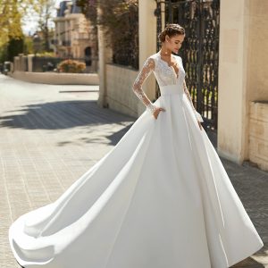 ANDREA Wedding Dress Aire Barcelona Collection 2022| Paris