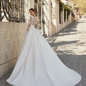 ANDREA Wedding Dress Aire Barcelona Collection 2022| Paris