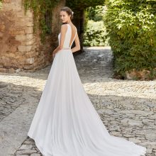 Robe de mariée MANDER Alma Novias collection 2022: Boutique Paris