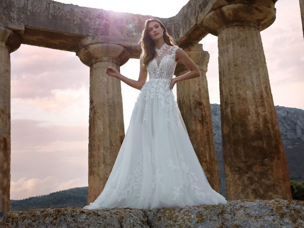 Robe de Mariée FREIA Nicole collection 2022 | Boutique Paris