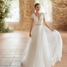 Robe de mariée ROSELYNE Alma Novias collection 2023: Boutique Paris