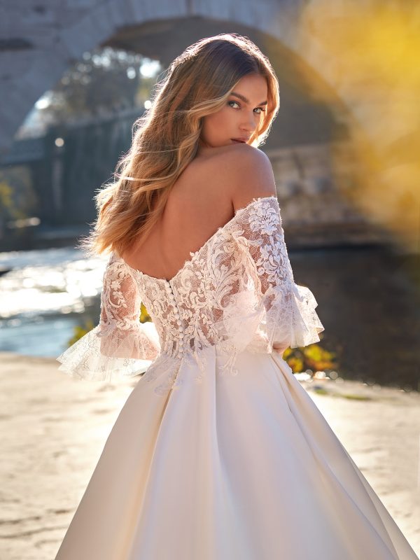 Robe de Mariée UNITY Nicole Milano collection 2023 | Boutique Paris