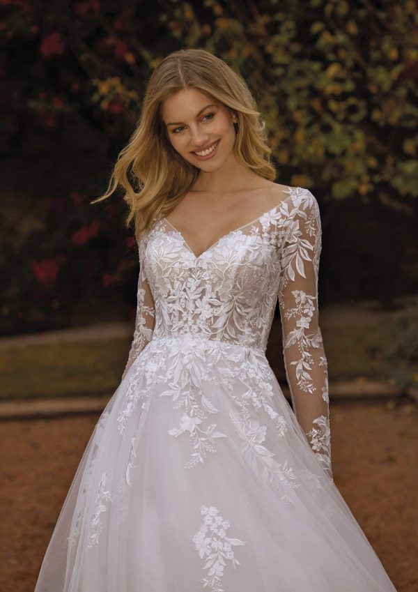 VIVA Wedding Dress White one Collection 2024 Paris Boutique