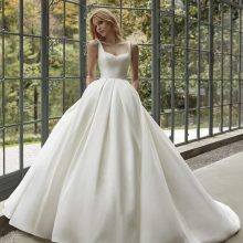 Robe de Mariée LAMYA Nicole Milano collection 2024| Boutique Paris