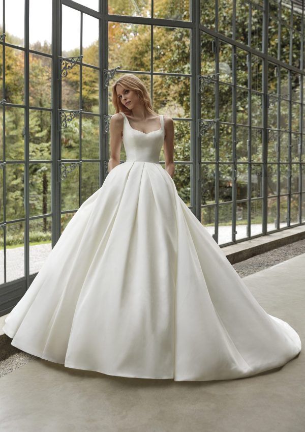 Robe de Mariée LAMYA Nicole Milano collection 2024| Boutique Paris