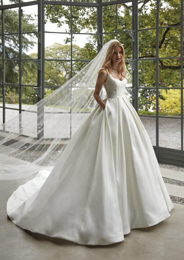 Robe de Mariée LAMYA Nicole Milano collection 2024| Boutique Paris