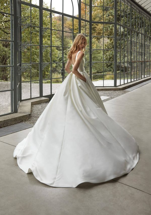 Robe de Mariée LAMYA Nicole Milano collection 2024| Boutique Paris