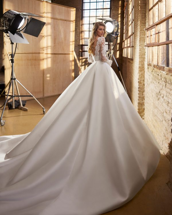 WALTA Wedding Dress Aire Barcelona Collection 2025| Paris Boutique