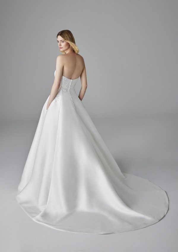 GALEN Wedding Dress Pronovias collection 2025| Boutique Paris