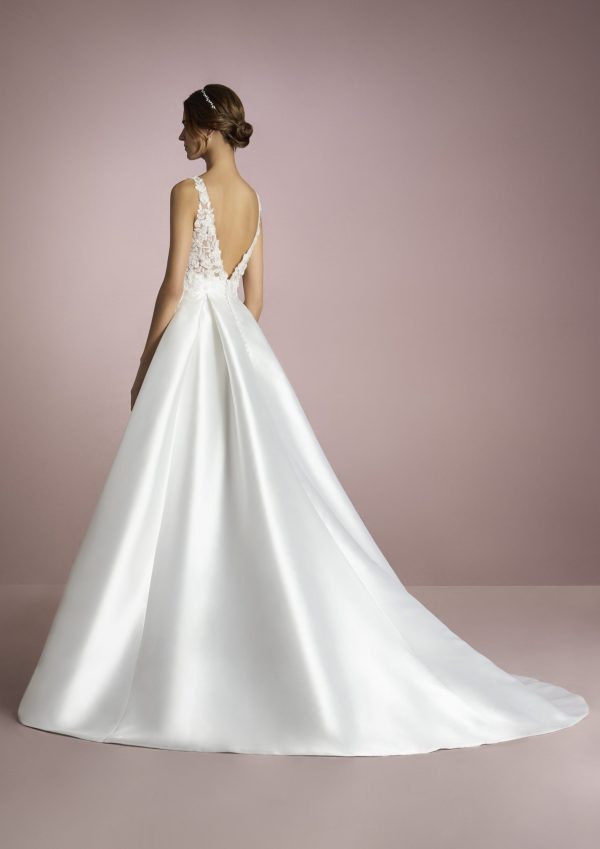 UMI Wedding Dress White one Collection 2025 Paris Boutique