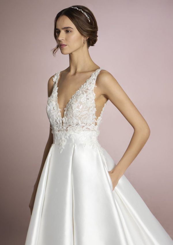 UMI Wedding Dress White one Collection 2025 Paris Boutique