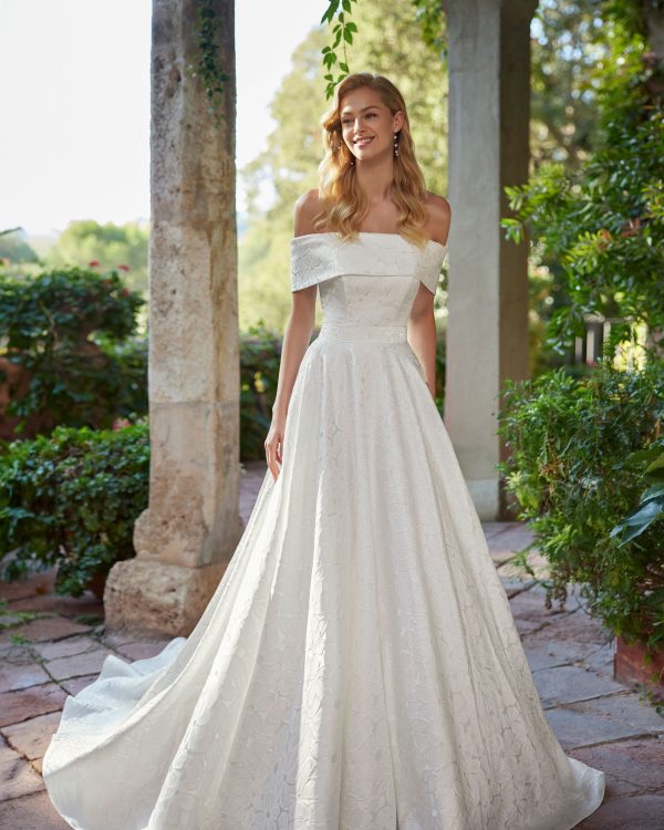 Robe de mariée DOLMA Adriana Alier collection 2025: Paris